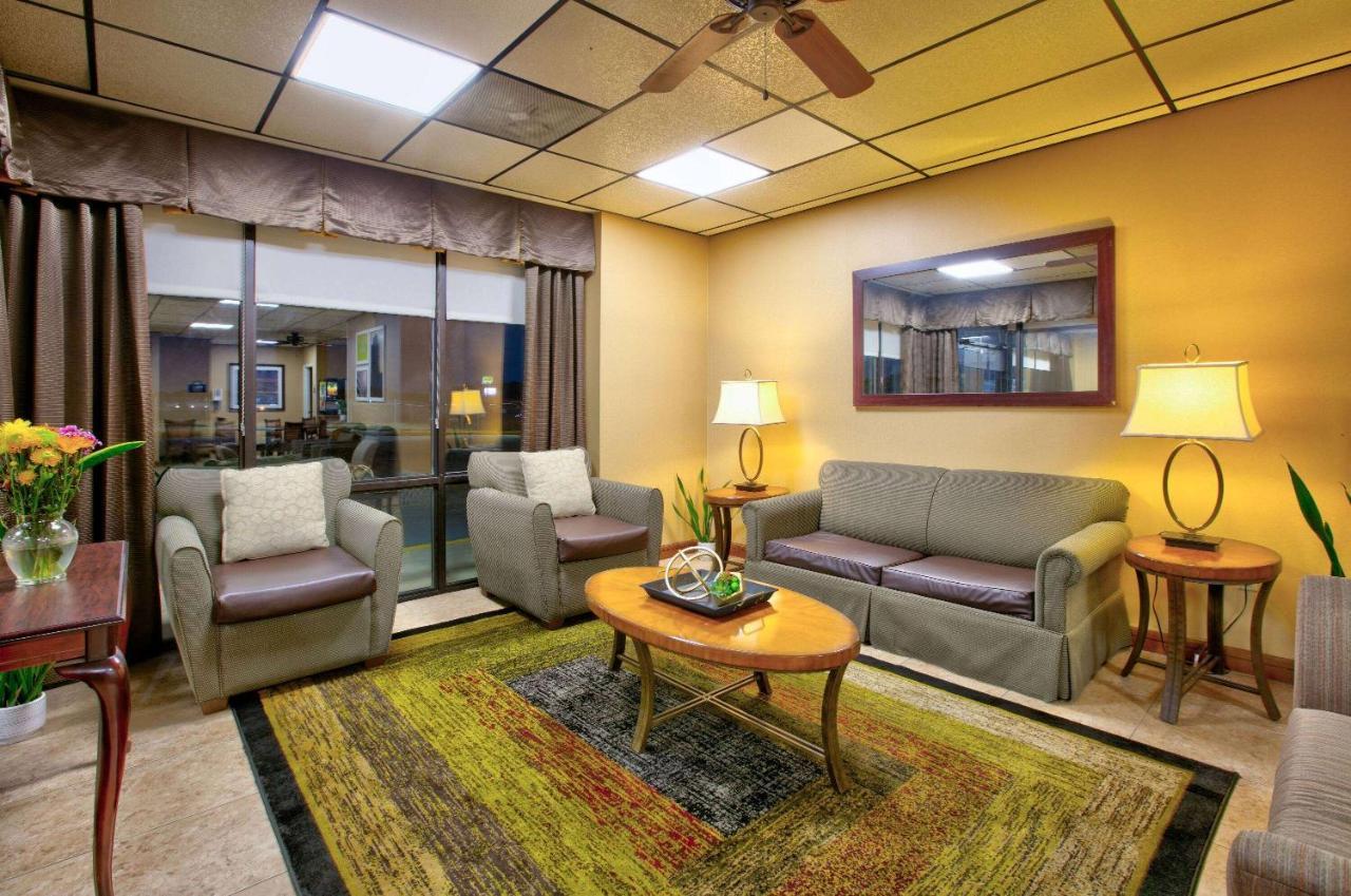 Days-Inn By Wyndham Batesville Ar Bagian luar foto